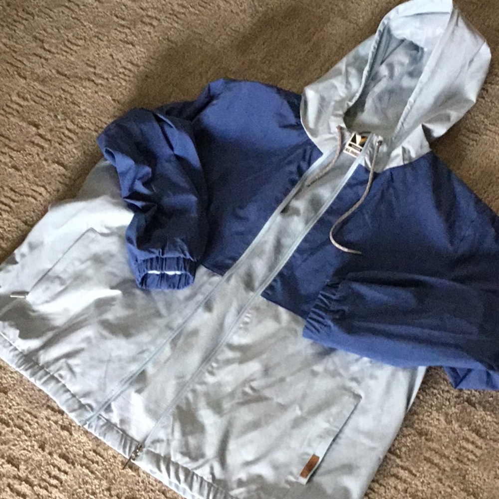 Voyager lightweight hoodie size XL